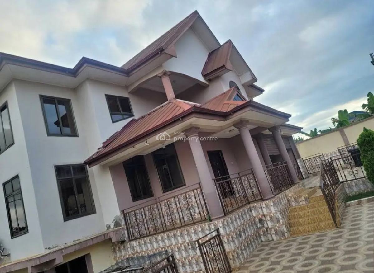 8 Bedrooms, Trede, on Santasi Anwiankwanta Obuasi Road., Kumasi Metropolitan, Ashanti, House for Sale