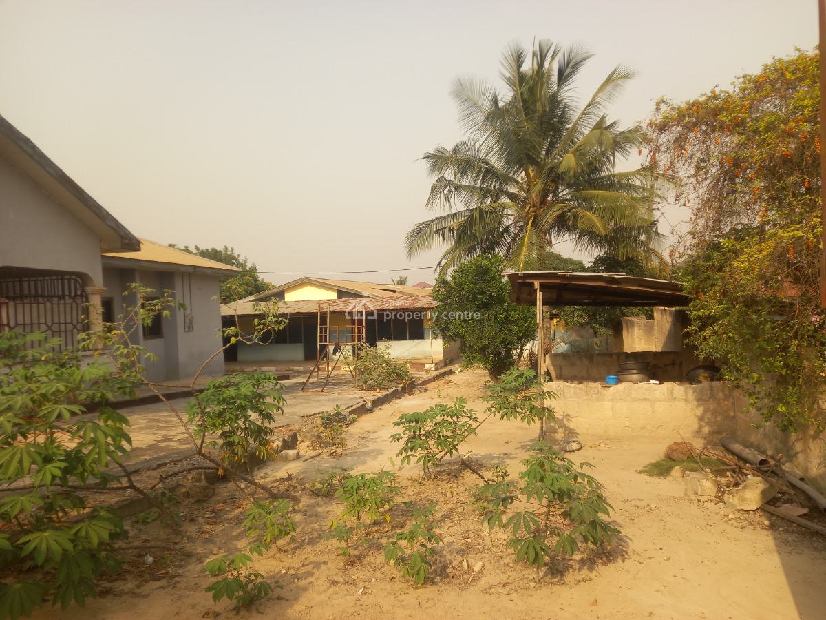 5 Bedrooms   ( Plot Size 100 X 100), Fawoade Bampenase, Near Meduma Pankrono, Kumasi Metropolitan, Ashanti, House for Sale