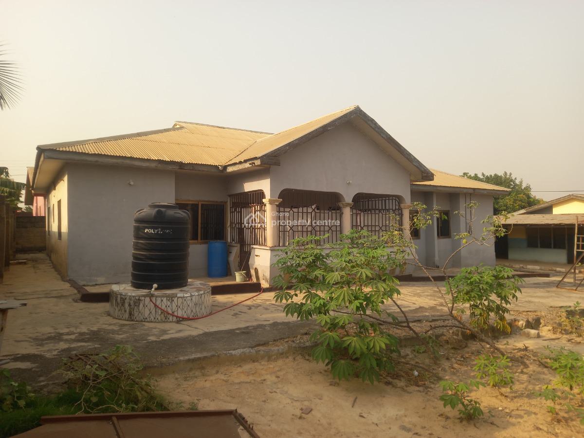 5 Bedrooms   ( Plot Size 100 X 100), Fawoade Bampenase, Near Meduma Pankrono, Kumasi Metropolitan, Ashanti, House for Sale