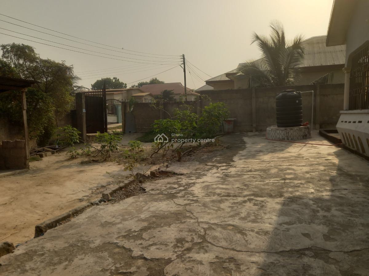 5 Bedrooms   ( Plot Size 100 X 100), Fawoade Bampenase, Near Meduma Pankrono, Kumasi Metropolitan, Ashanti, House for Sale