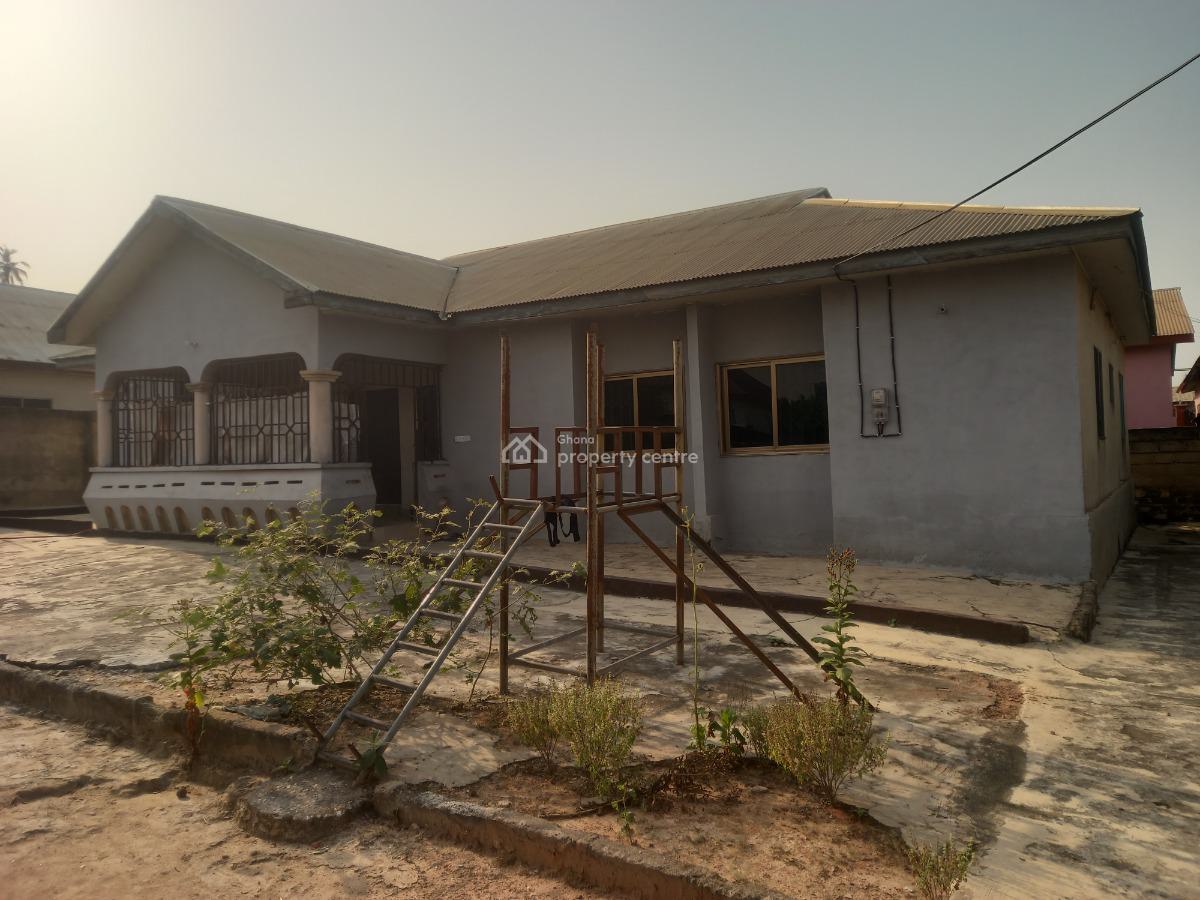 5 Bedrooms   ( Plot Size 100 X 100), Fawoade Bampenase, Near Meduma Pankrono, Kumasi Metropolitan, Ashanti, House for Sale