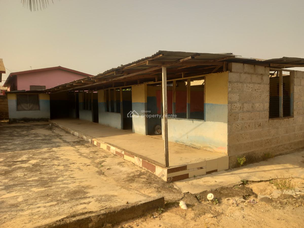 5 Bedrooms   ( Plot Size 100 X 100), Fawoade Bampenase, Near Meduma Pankrono, Kumasi Metropolitan, Ashanti, House for Sale