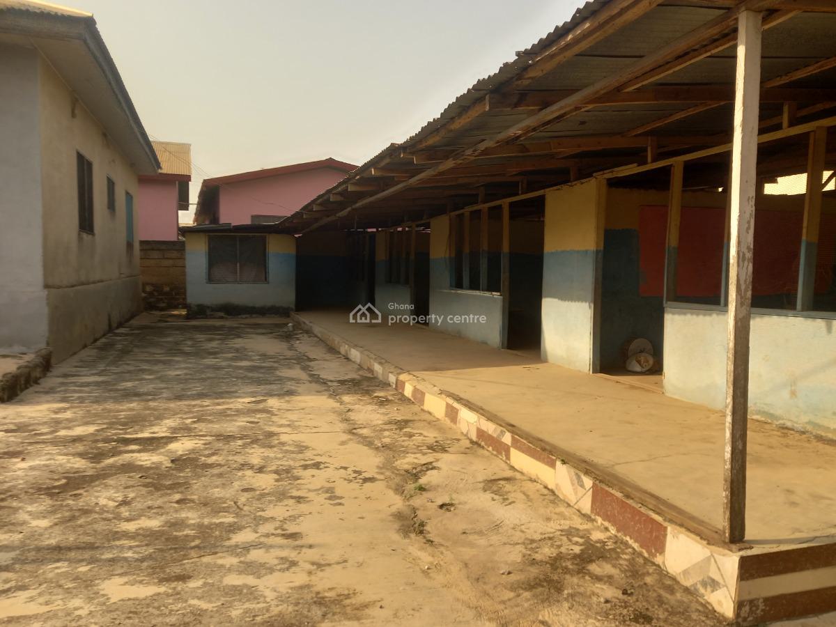 5 Bedrooms   ( Plot Size 100 X 100), Fawoade Bampenase, Near Meduma Pankrono, Kumasi Metropolitan, Ashanti, House for Sale