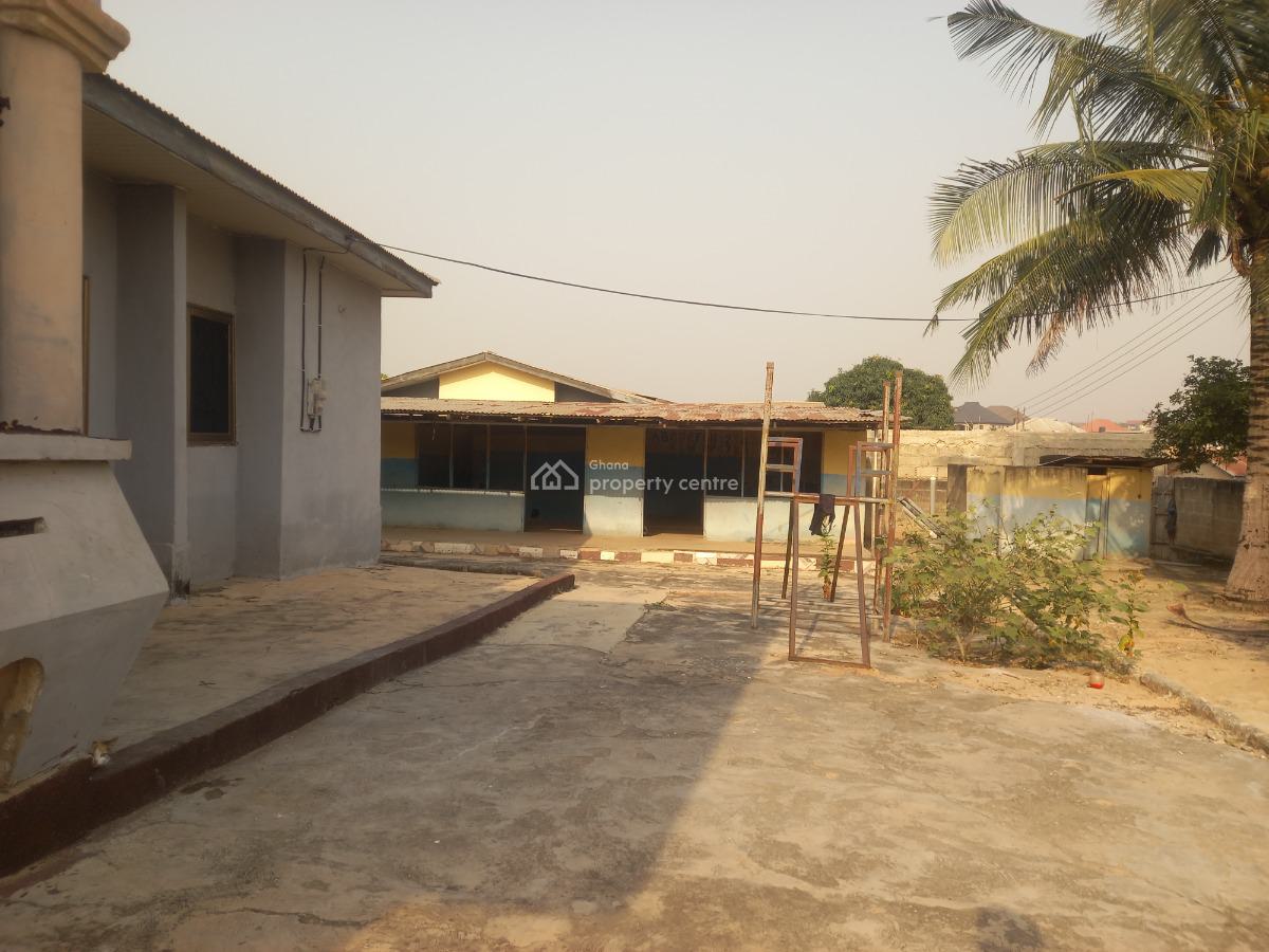 5 Bedrooms   ( Plot Size 100 X 100), Fawoade Bampenase, Near Meduma Pankrono, Kumasi Metropolitan, Ashanti, House for Sale