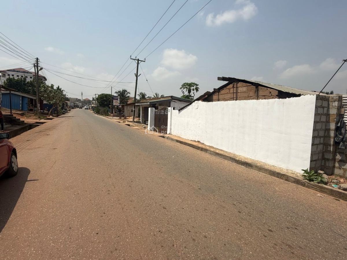 3 Shops and 3 Bedrooms, Omanjor, Sowutuom, Ga Central Municipal, Accra, Commercial Property for Sale