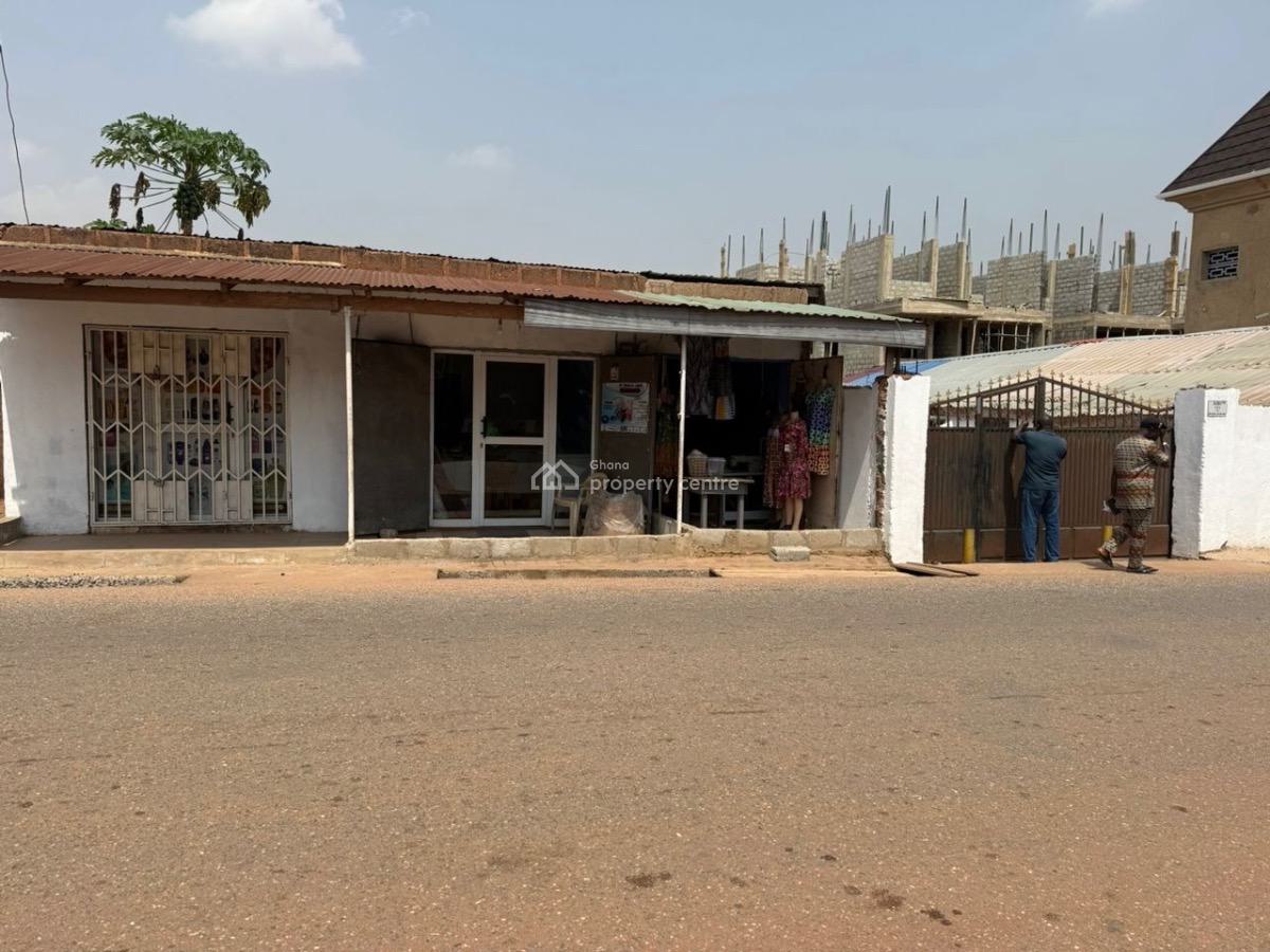 3 Shops and 3 Bedrooms, Omanjor, Sowutuom, Ga Central Municipal, Accra, Commercial Property for Sale