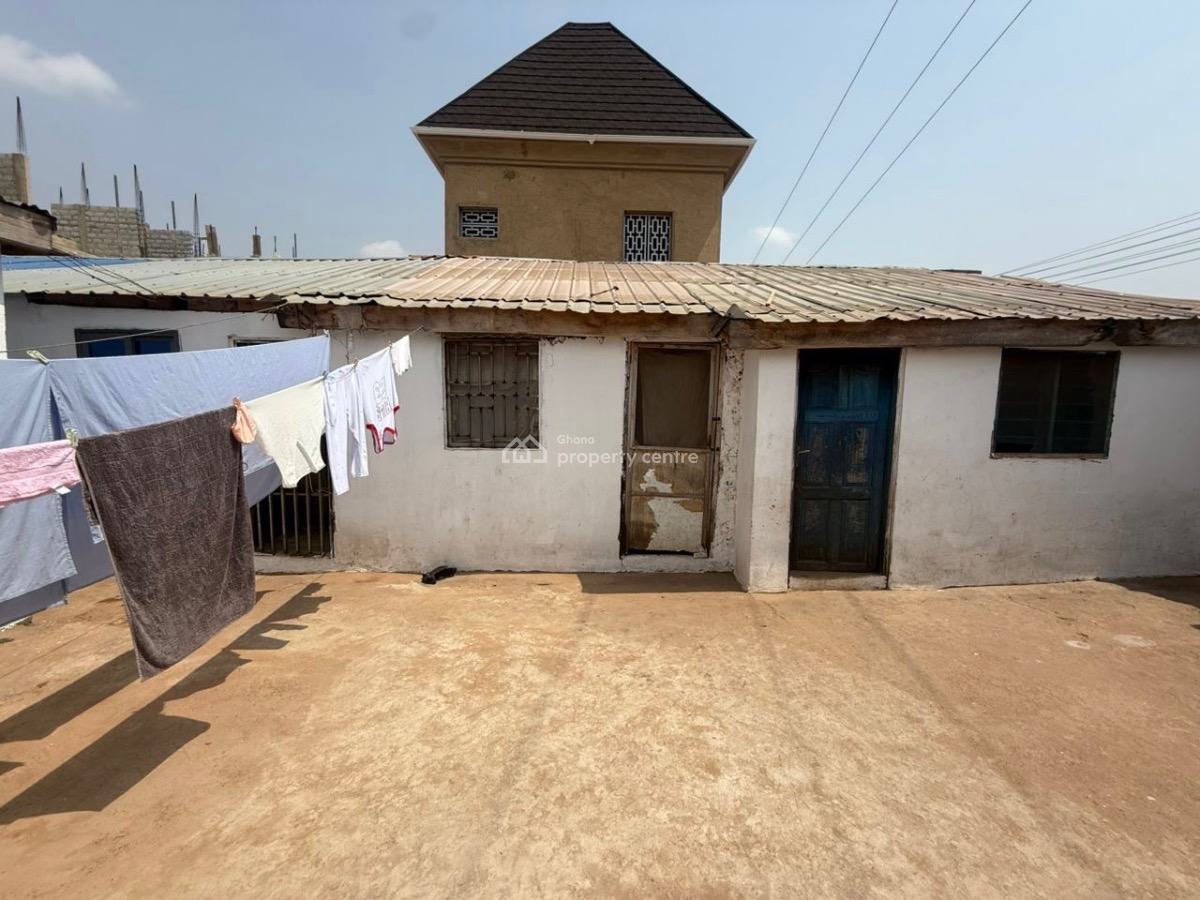 3 Shops and 3 Bedrooms, Omanjor, Sowutuom, Ga Central Municipal, Accra, Commercial Property for Sale