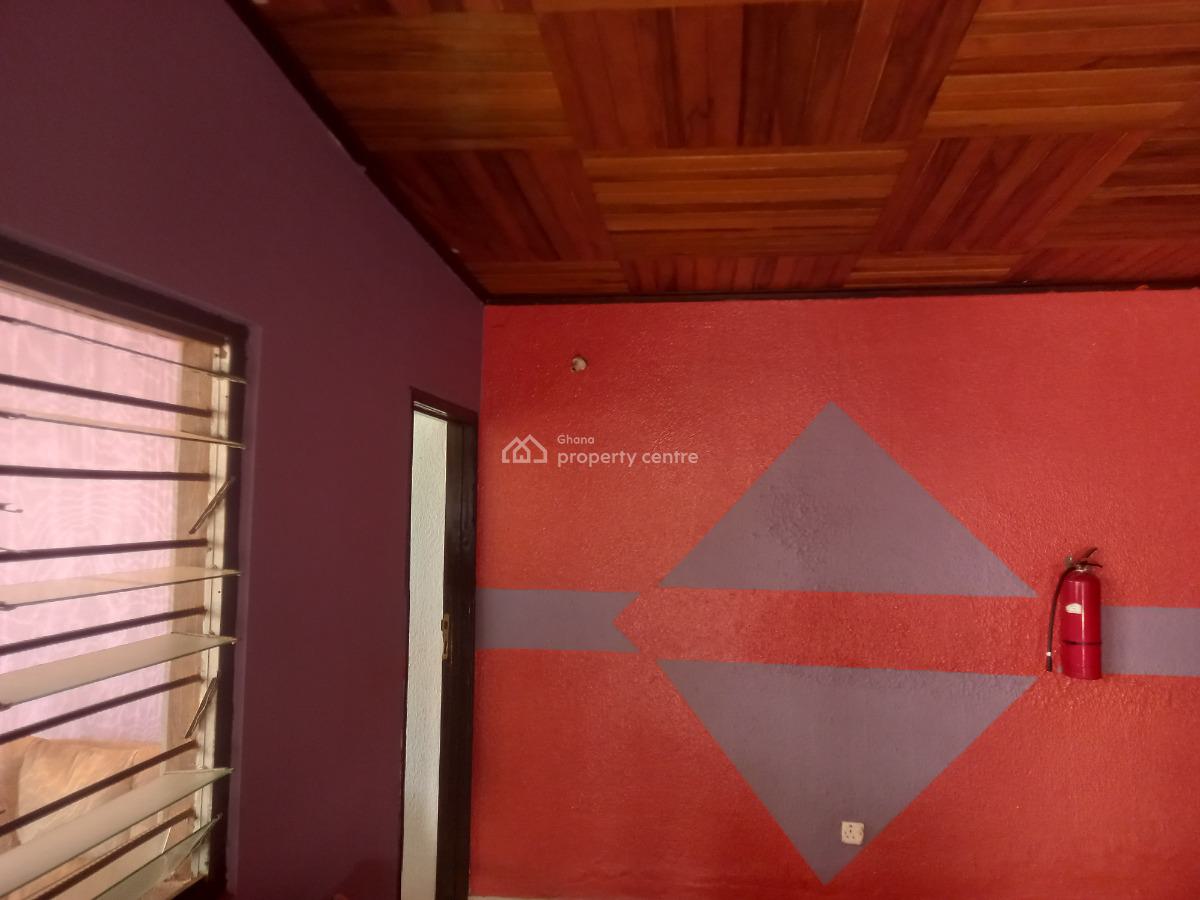 4 Bedrooms ( 2 Minutes Walk From Main Highway), Nkoransa, on Santasi Road., Kumasi Metropolitan, Ashanti, House for Sale