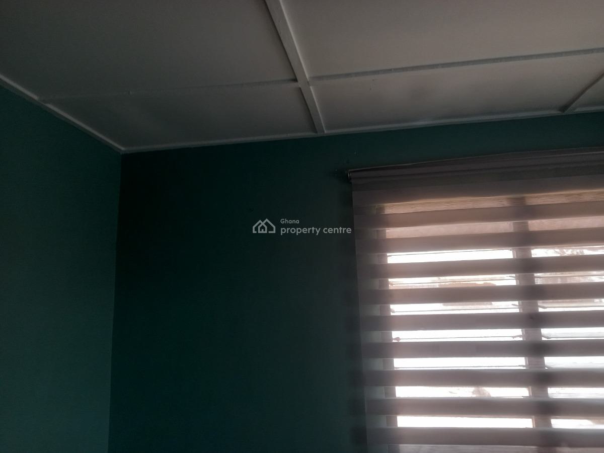 4 Bedrooms ( 2 Minutes Walk From Main Highway), Nkoransa, on Santasi Road., Kumasi Metropolitan, Ashanti, House for Sale