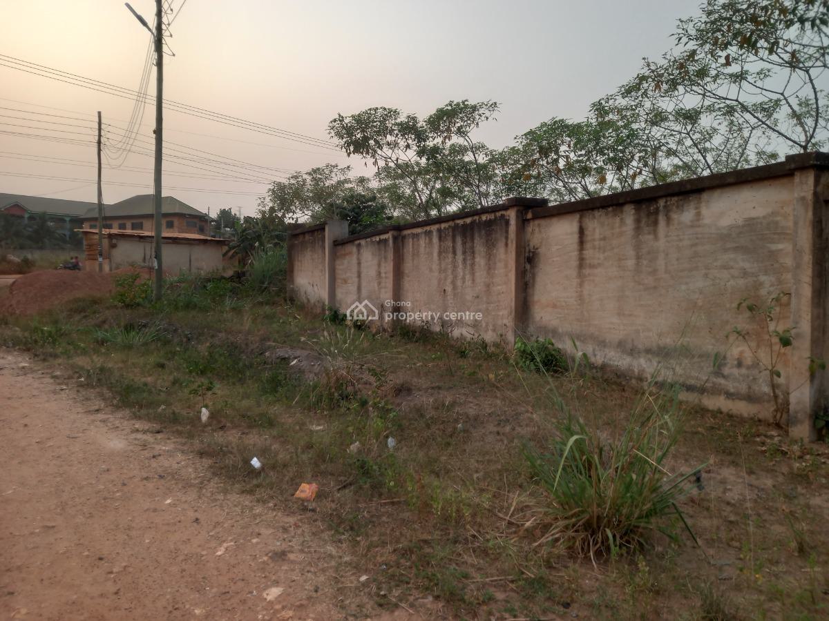 Plot        ( Main Road Side Plot), Ejisu,  on Ejisu Donaso Road., Ejisu-juaben Municipal, Ashanti, Land for Sale