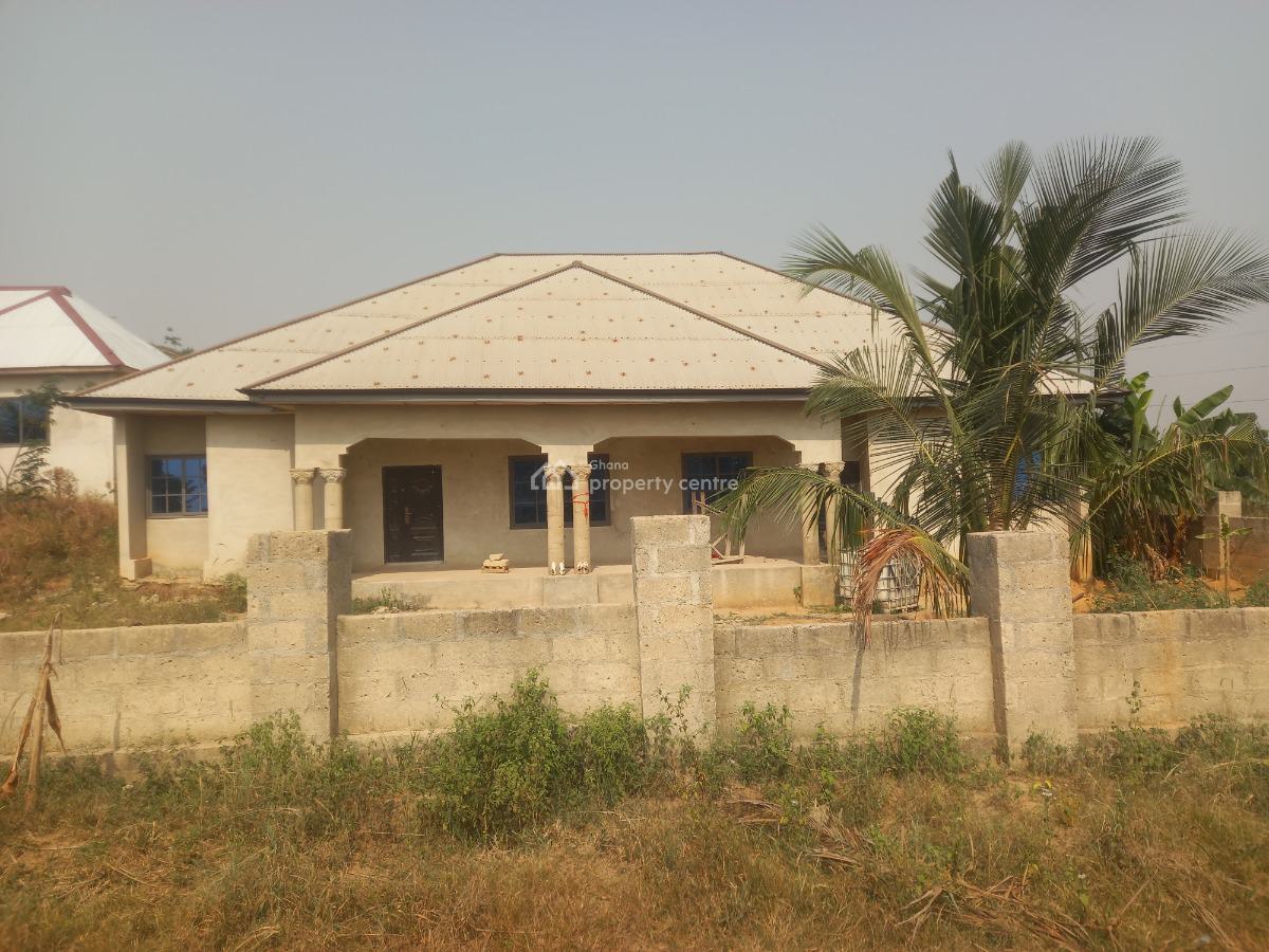 5 Bedrooms, Adesina, on Kenyasi Abrem Road., Kumasi Metropolitan, Ashanti, House for Sale