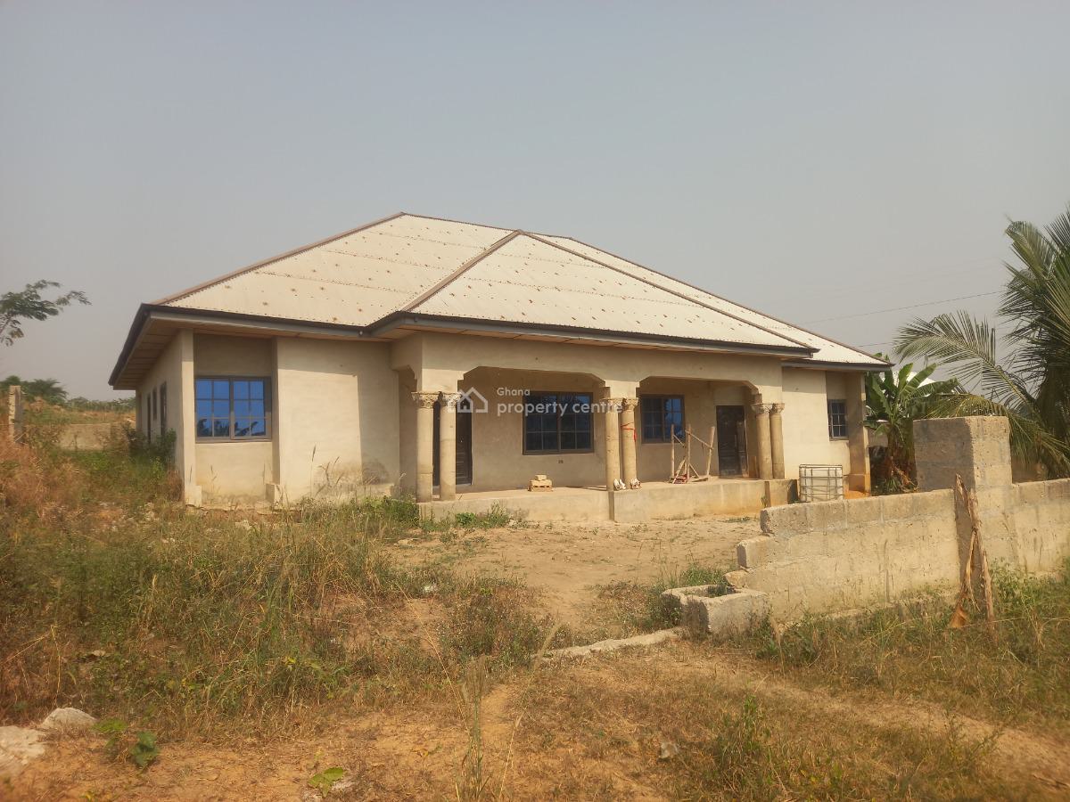 5 Bedrooms, Adesina, on Kenyasi Abrem Road., Kumasi Metropolitan, Ashanti, House for Sale