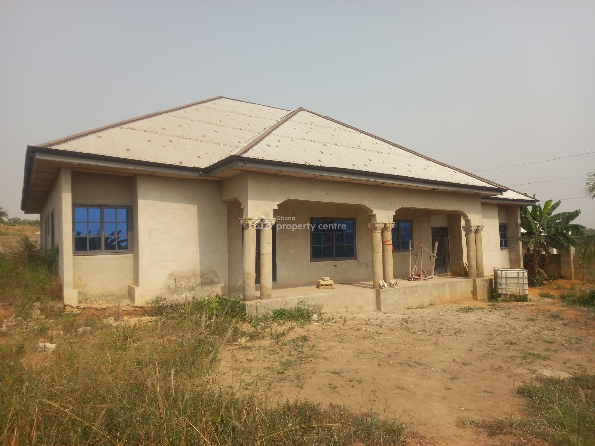 5 Bedrooms, Adesina, on Kenyasi Abrem Road., Kumasi Metropolitan, Ashanti, House for Sale