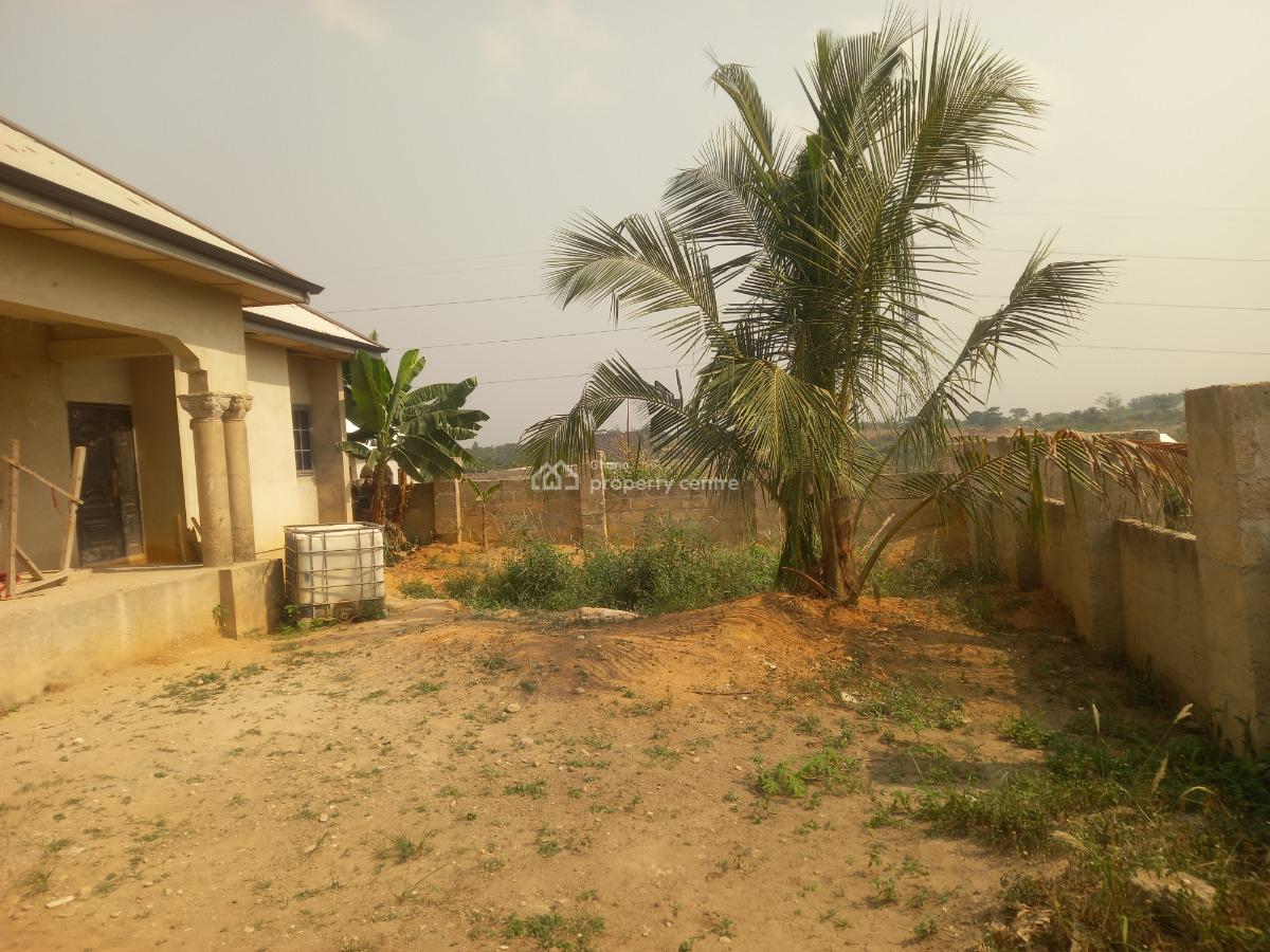 5 Bedrooms, Adesina, on Kenyasi Abrem Road., Kumasi Metropolitan, Ashanti, House for Sale