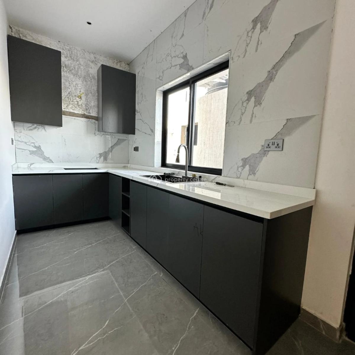 Executive 6 Bedroom, Ashaley Botwe, Adenta Municipal, Accra, House for Sale