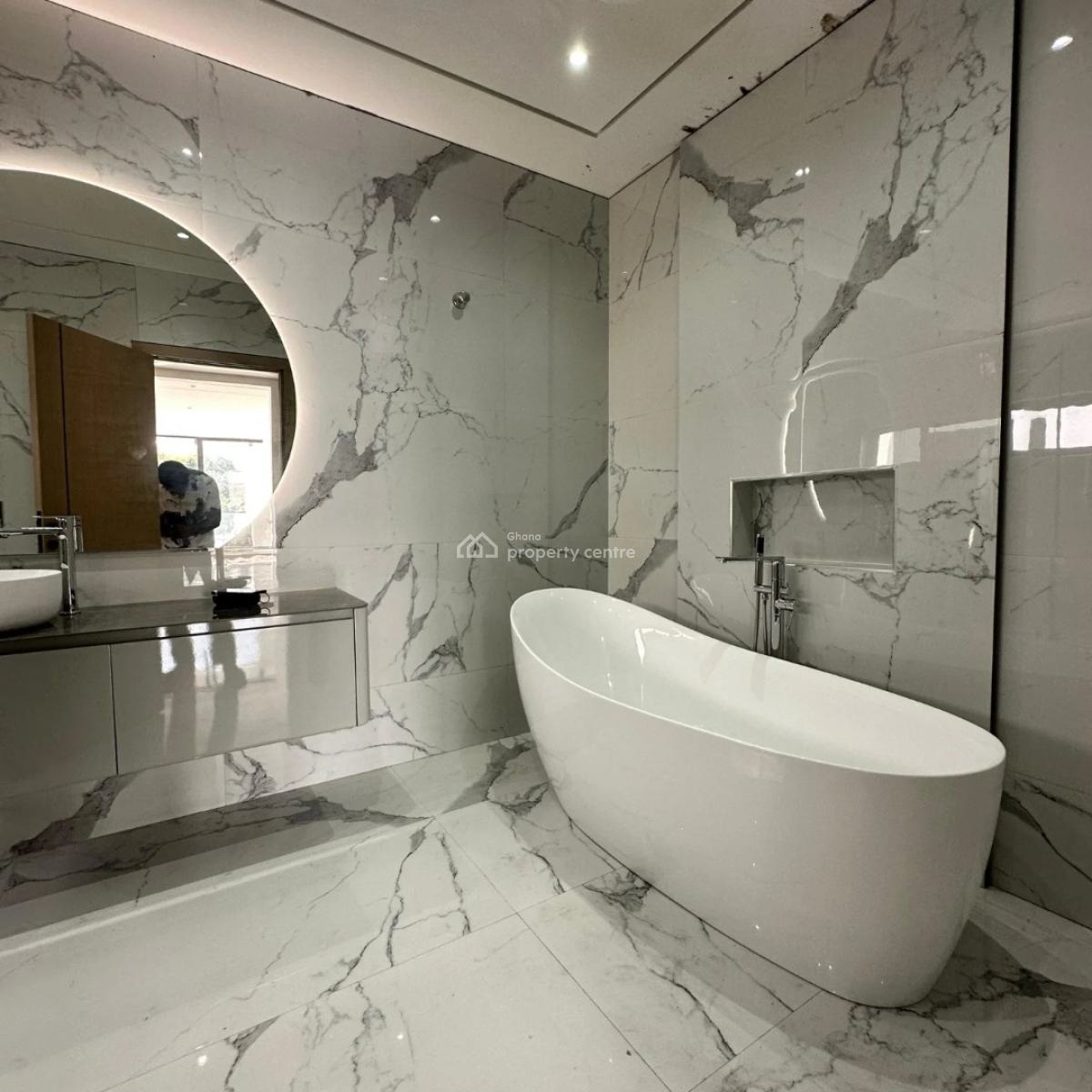 Executive 6 Bedroom, Ashaley Botwe, Adenta Municipal, Accra, House for Sale