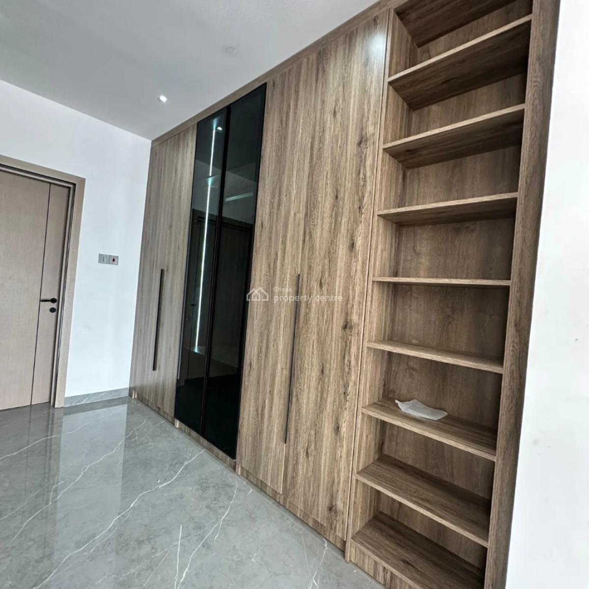 Executive 6 Bedroom, Ashaley Botwe, Adenta Municipal, Accra, House for Sale