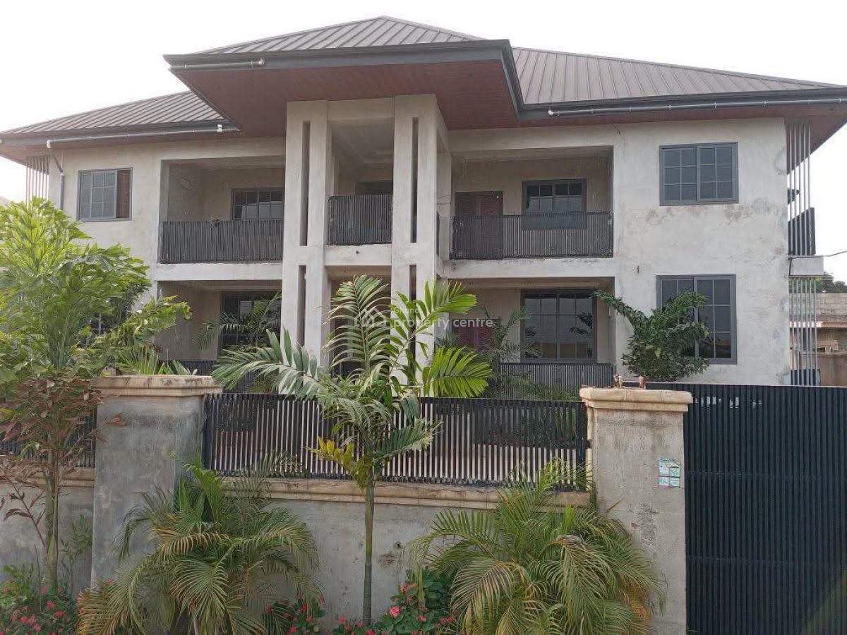 8 Bedrooms   ( 4 Apartments/ Flats), Santasi Trede, on Santasi Anwiankwanta Obuasi Road, Kumasi Metropolitan, Ashanti, House for Sale