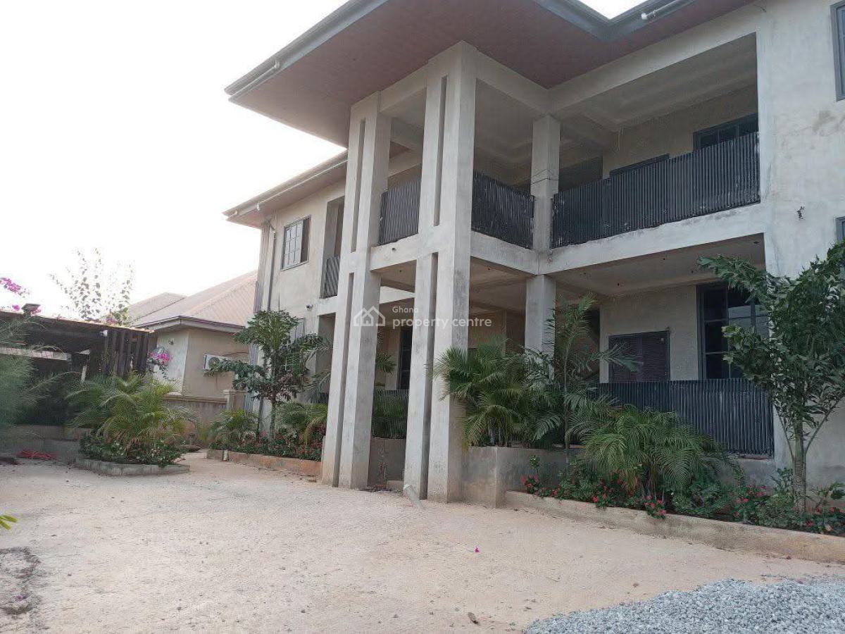 8 Bedrooms   ( 4 Apartments/ Flats), Santasi Trede, on Santasi Anwiankwanta Obuasi Road, Kumasi Metropolitan, Ashanti, House for Sale