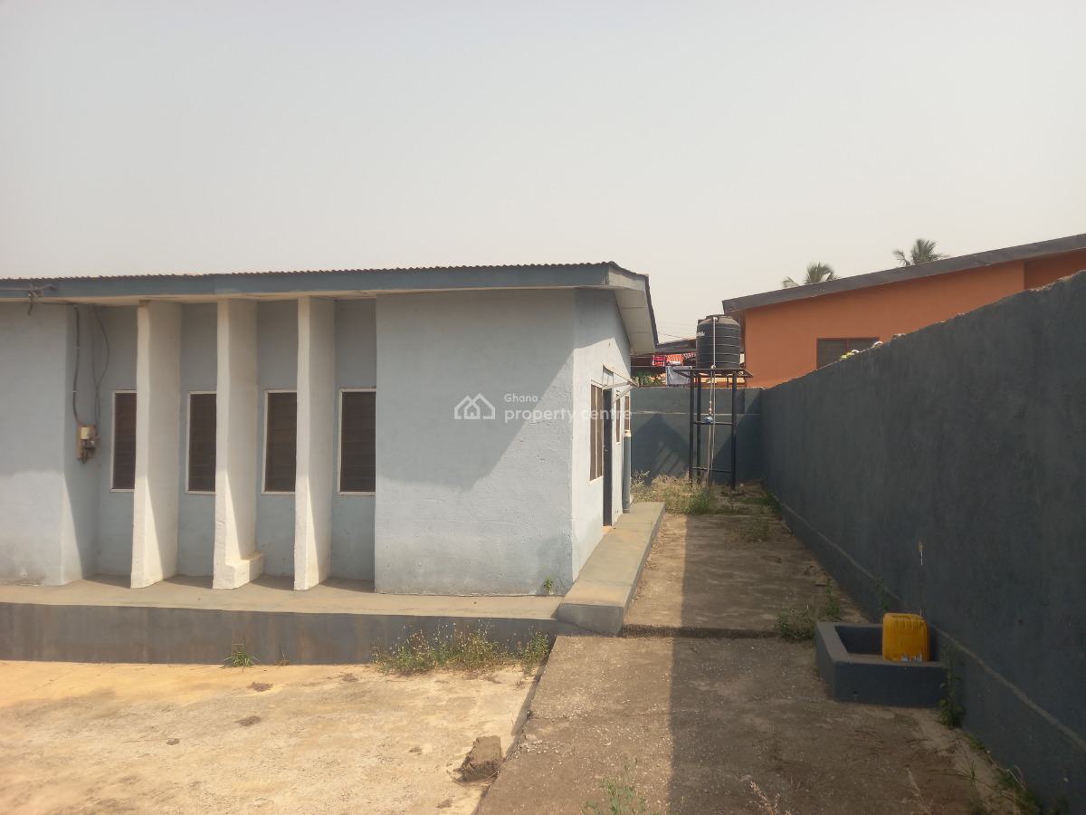 4 Bedrooms, Fumesua Okyerekrom,  Tech Ejisu Road, Kumasi Metropolitan, Ashanti, House for Sale
