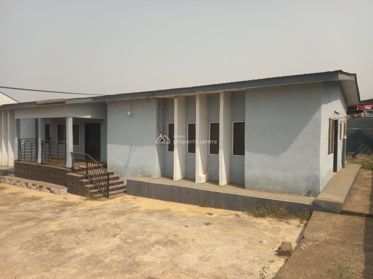 4 Bedrooms, Fumesua Okyerekrom,  Tech Ejisu Road, Kumasi Metropolitan, Ashanti, House for Sale