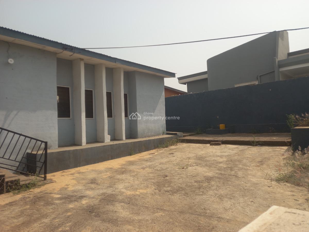 4 Bedrooms, Fumesua Okyerekrom,  Tech Ejisu Road, Kumasi Metropolitan, Ashanti, House for Sale