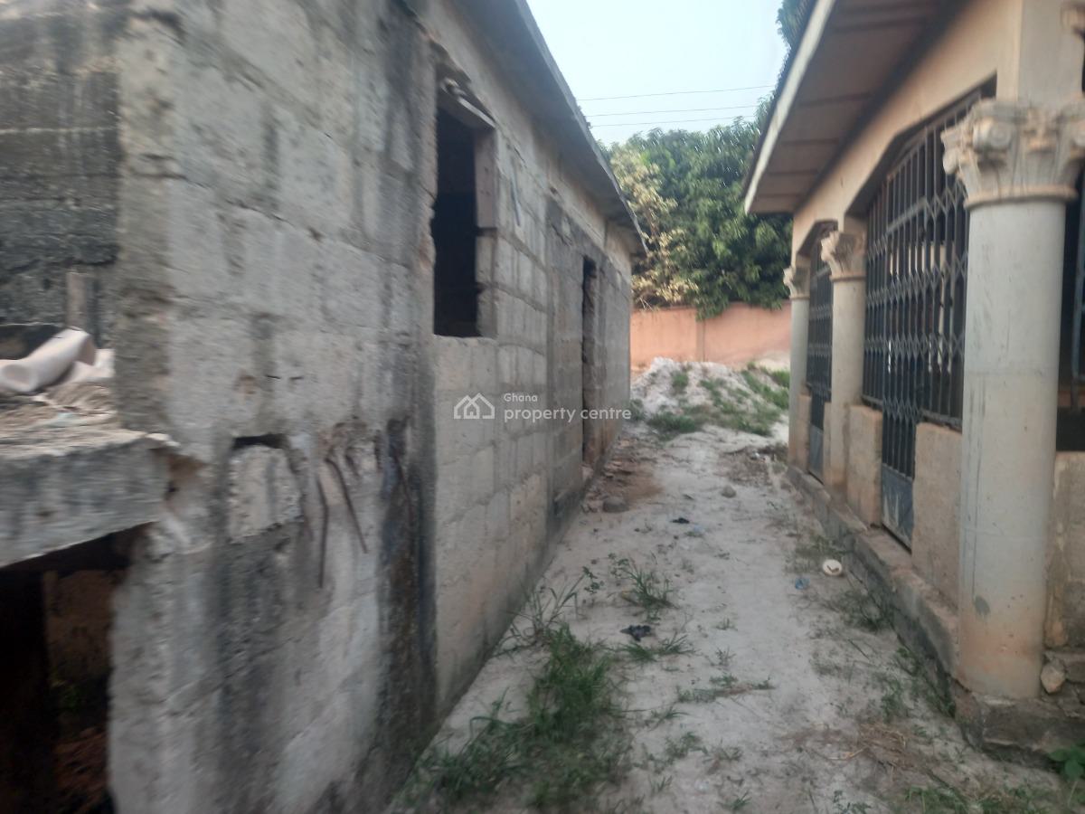 6 Bedrooms & 5 Stores/ Shops, Kronum, Kumasi Metropolitan, Ashanti, House for Sale