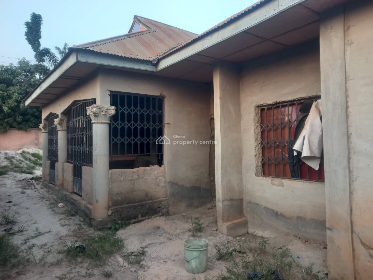 6 Bedrooms & 5 Stores/ Shops, Kronum, Kumasi Metropolitan, Ashanti, House for Sale