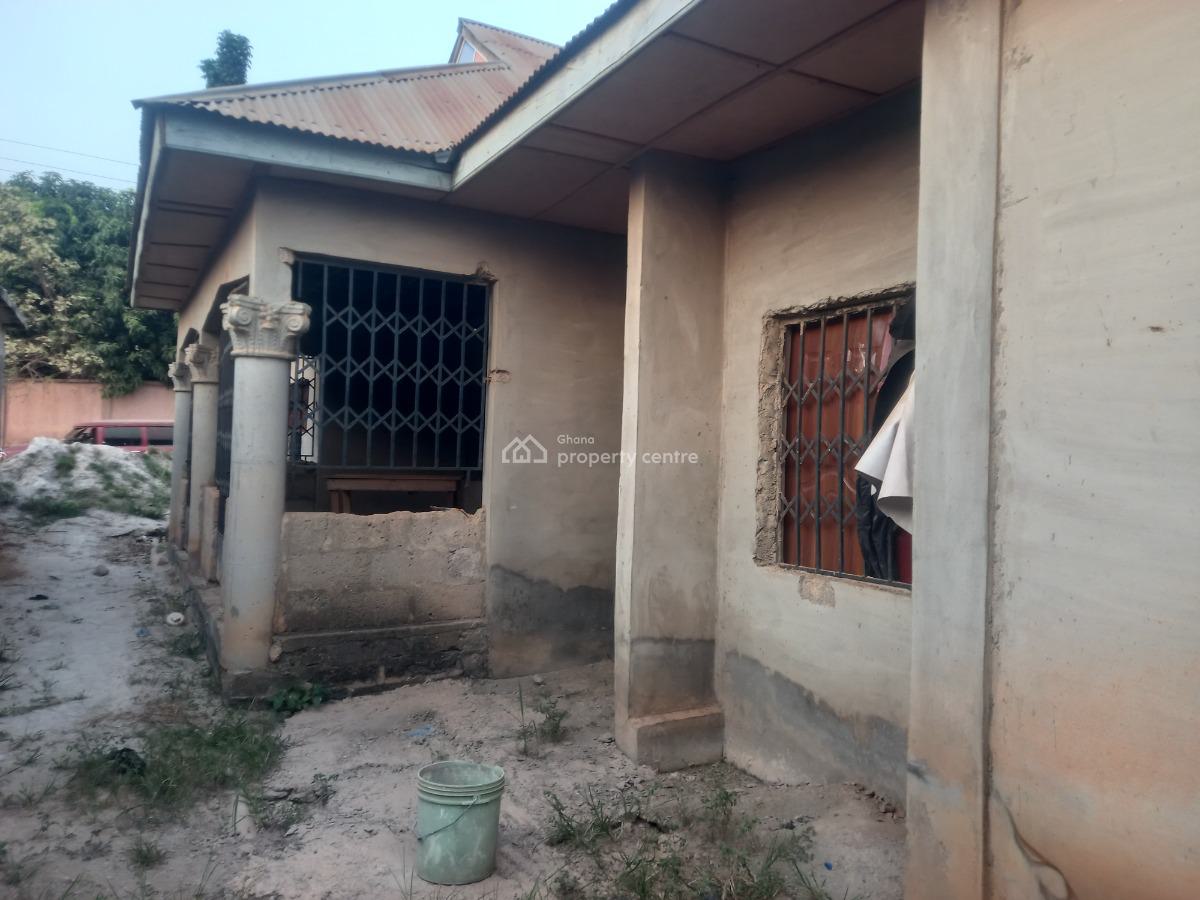 6 Bedrooms & 5 Stores/ Shops, Kronum, Kumasi Metropolitan, Ashanti, House for Sale