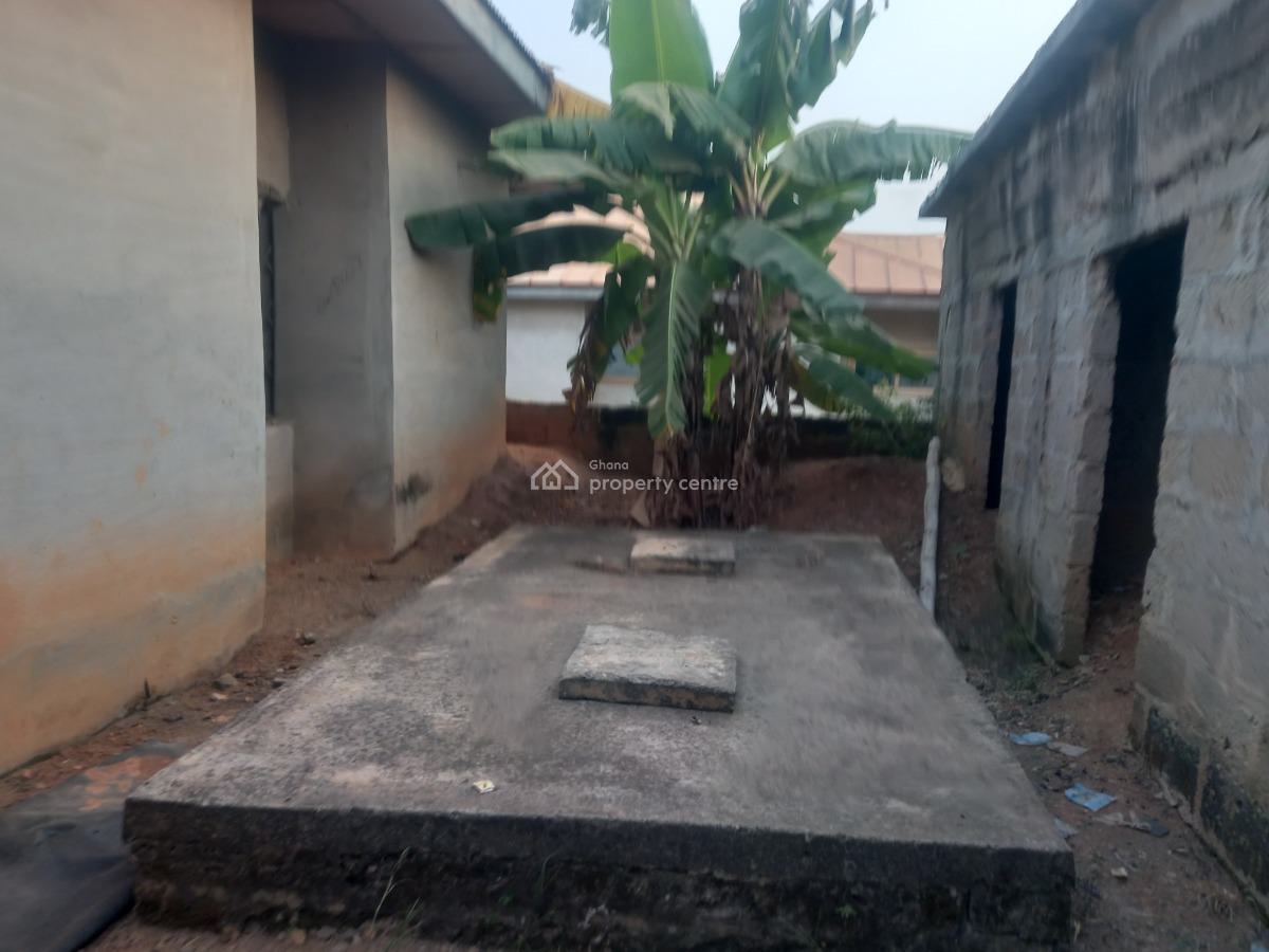 6 Bedrooms & 5 Stores/ Shops, Kronum, Kumasi Metropolitan, Ashanti, House for Sale