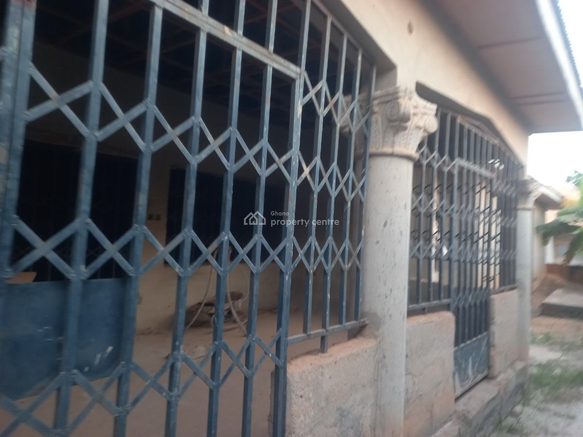 6 Bedrooms & 5 Stores/ Shops, Kronum, Kumasi Metropolitan, Ashanti, House for Sale