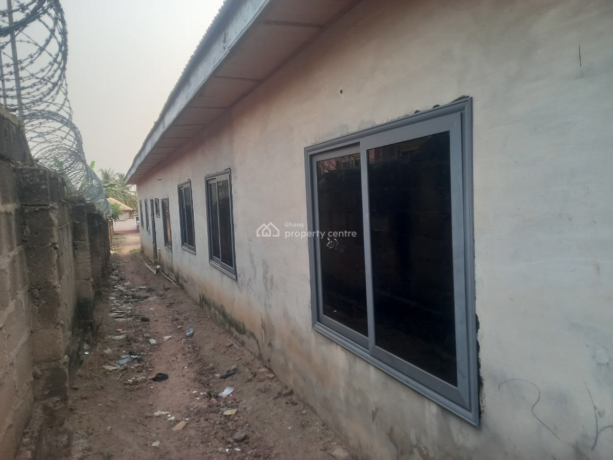 6 Bedrooms & 5 Stores/ Shops, Kronum, Kumasi Metropolitan, Ashanti, House for Sale