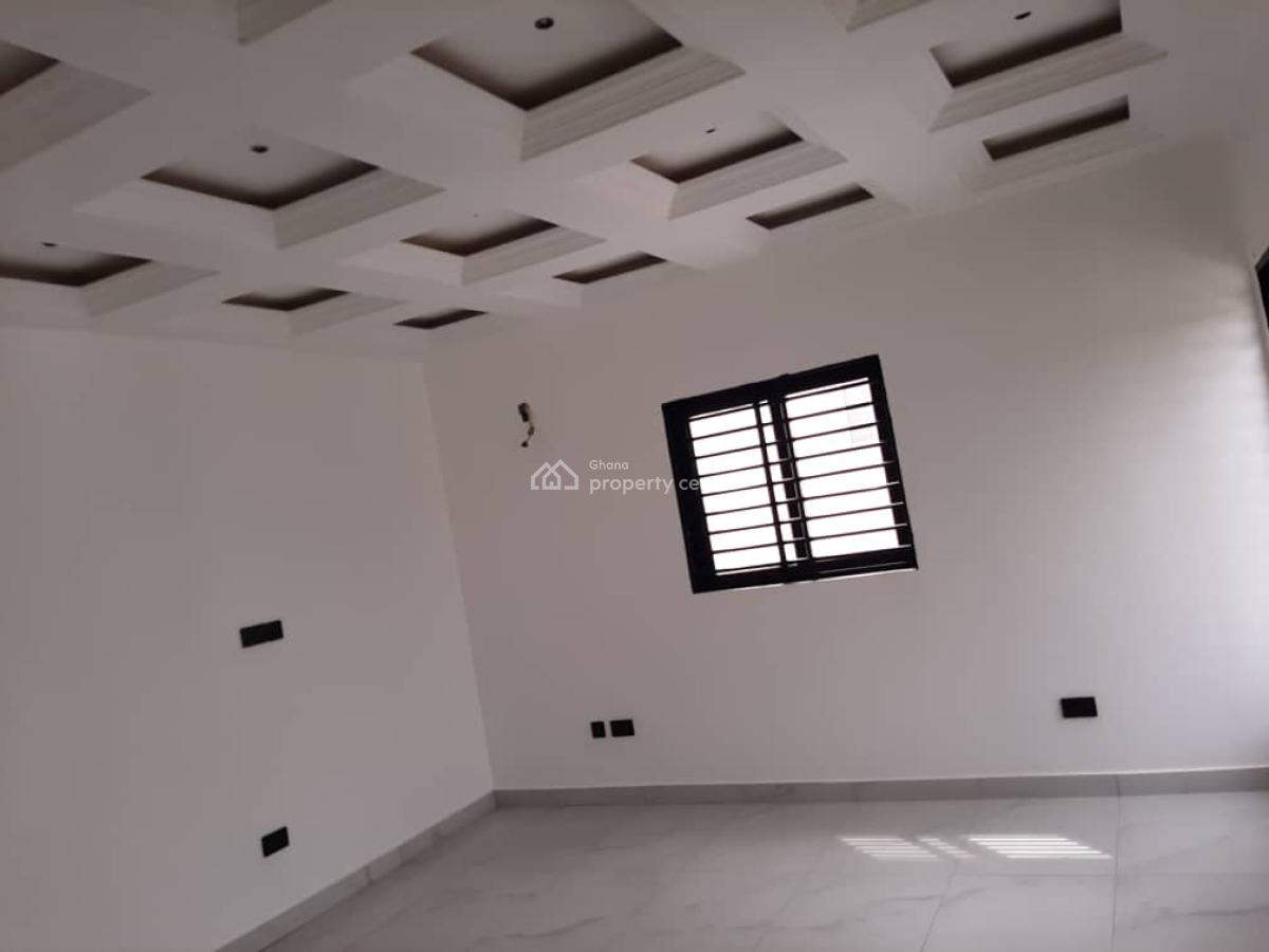 300 Square Metres  Office Space  in a Good Locationn, Labone, North Labone, Accra, Commercial Property for Rent
