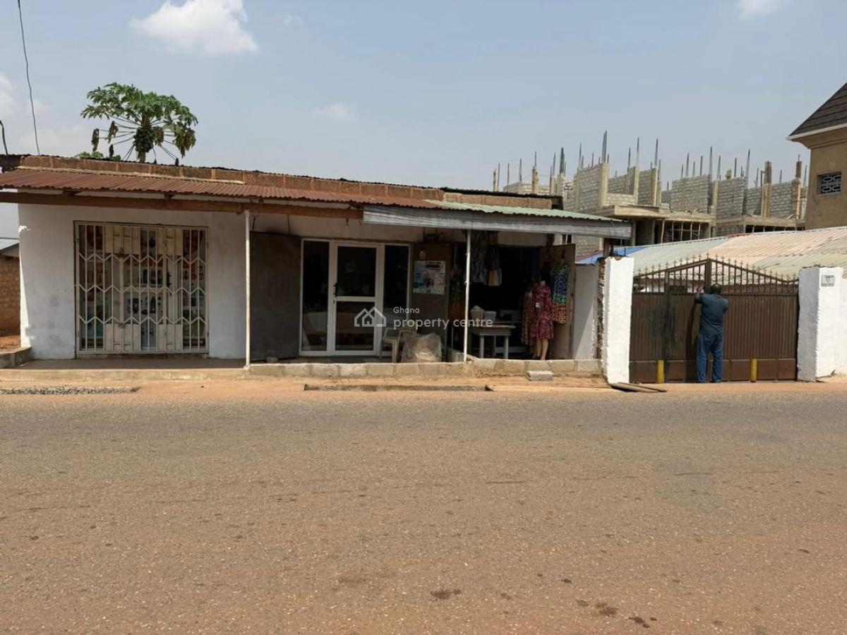 3 Stores and 3 Units of 1 Bedrooms with 6 Single Room Selfcontains, Omanjor, Sowutuom, Ga Central Municipal, Accra, House for Sale