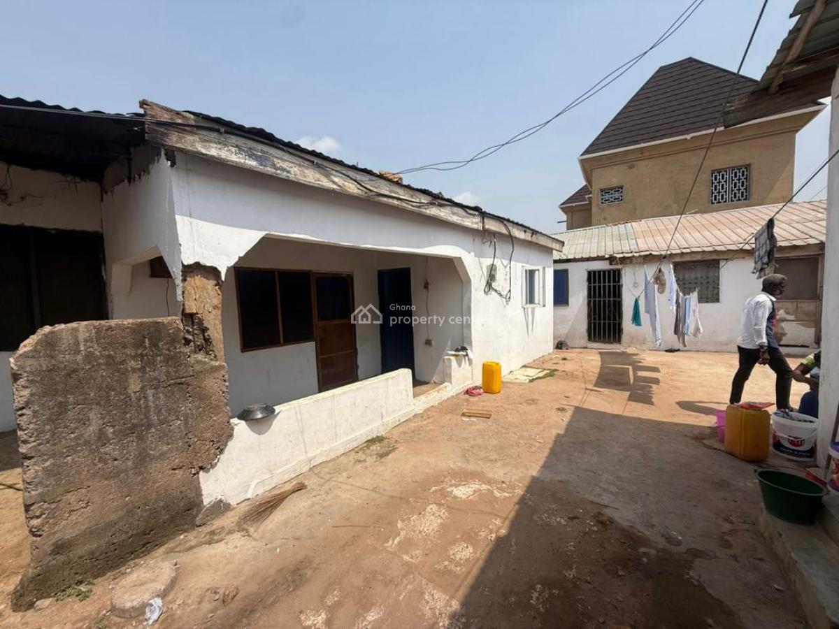 3 Stores and 3 Units of 1 Bedrooms with 6 Single Room Selfcontains, Omanjor, Sowutuom, Ga Central Municipal, Accra, House for Sale