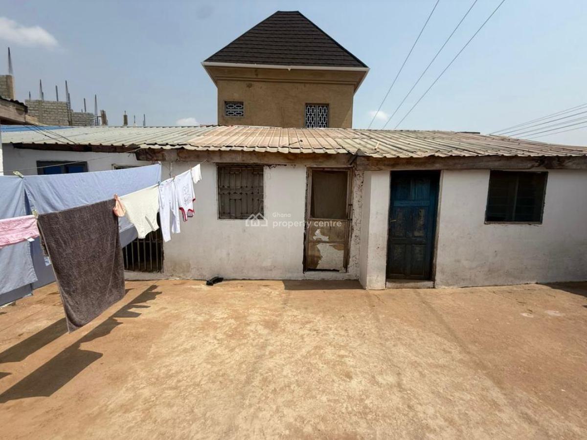 3 Stores and 3 Units of 1 Bedrooms with 6 Single Room Selfcontains, Omanjor, Sowutuom, Ga Central Municipal, Accra, House for Sale