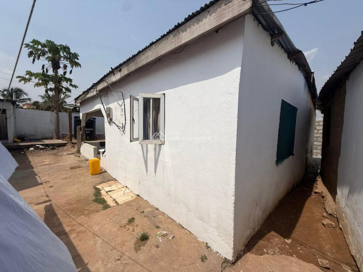 3 Stores and 3 Units of 1 Bedrooms with 6 Single Room Selfcontains, Omanjor, Sowutuom, Ga Central Municipal, Accra, House for Sale