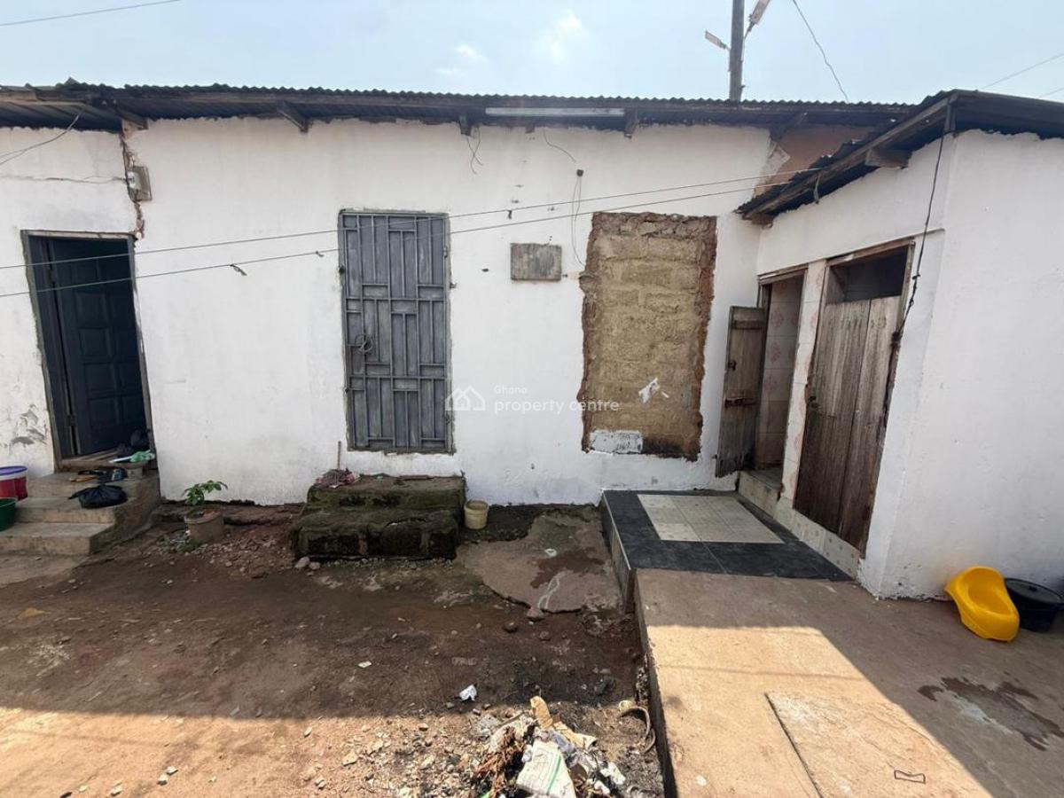 3 Stores and 3 Units of 1 Bedrooms with 6 Single Room Selfcontains, Omanjor, Sowutuom, Ga Central Municipal, Accra, House for Sale