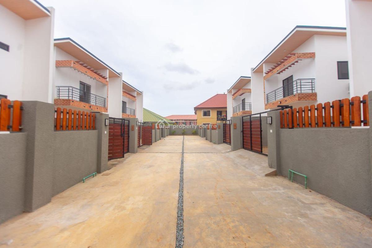 (3) Bedroom House, Oyarifa, La Nkwantanang Madina Municipal, Accra, Detached Duplex for Sale
