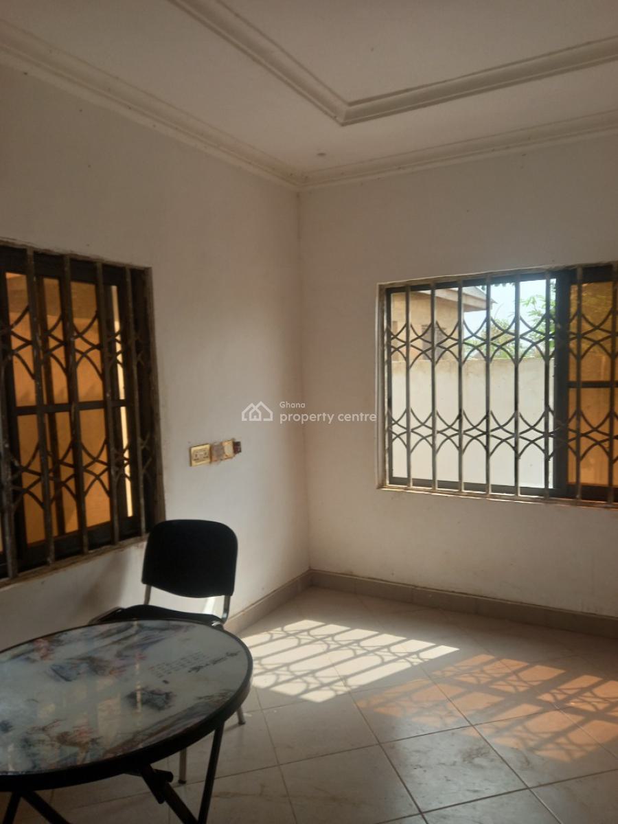 4 Bedrooms, Sokoban Afrancho, on Ahodwo Daban Road., Kumasi Metropolitan, Ashanti, House for Sale
