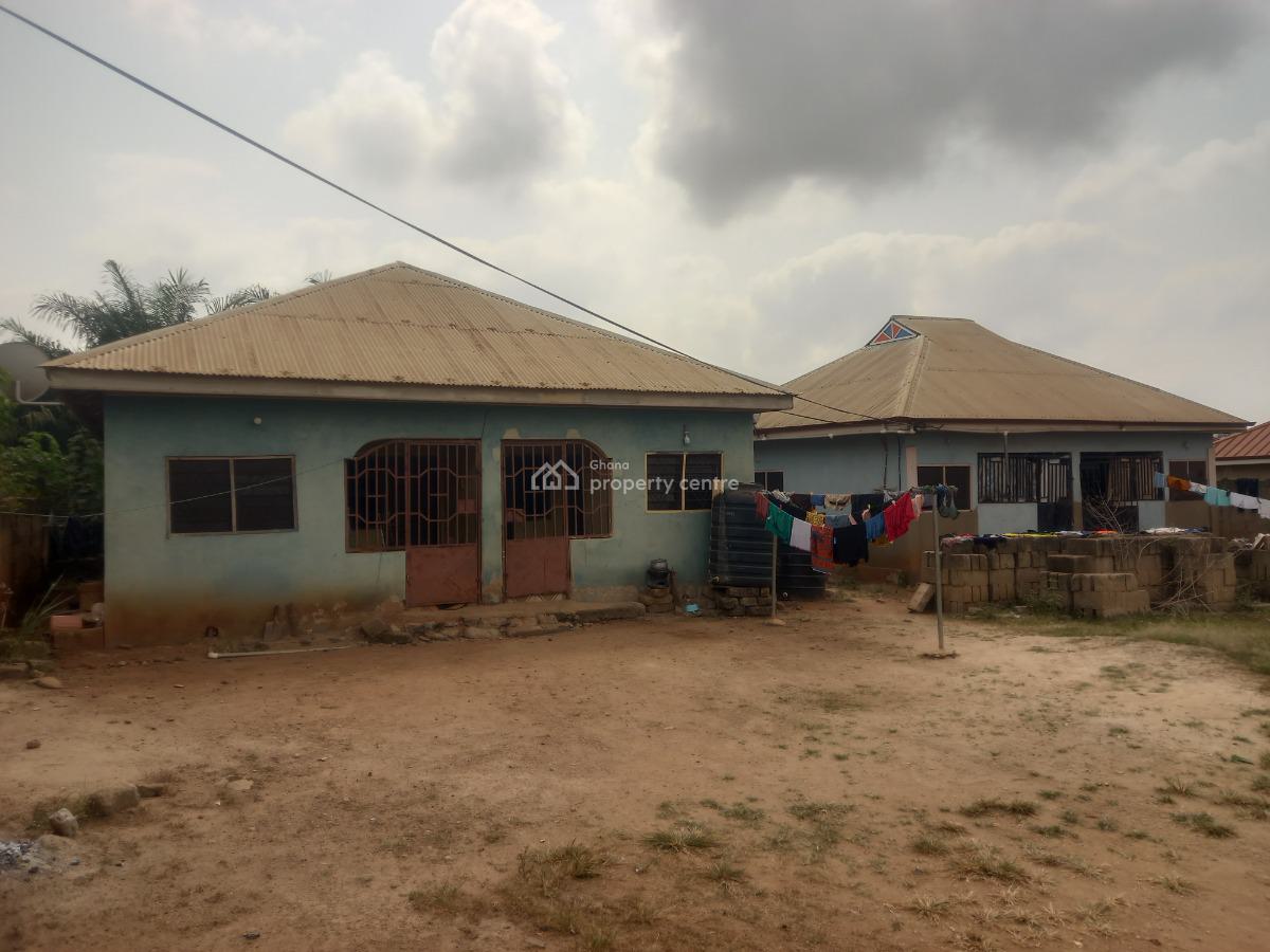 4 Bedrooms    ( 2 Separate Houses), Santasi Trede. on Santasi Anwiankwanta Road, Kumasi Metropolitan, Ashanti, House for Sale