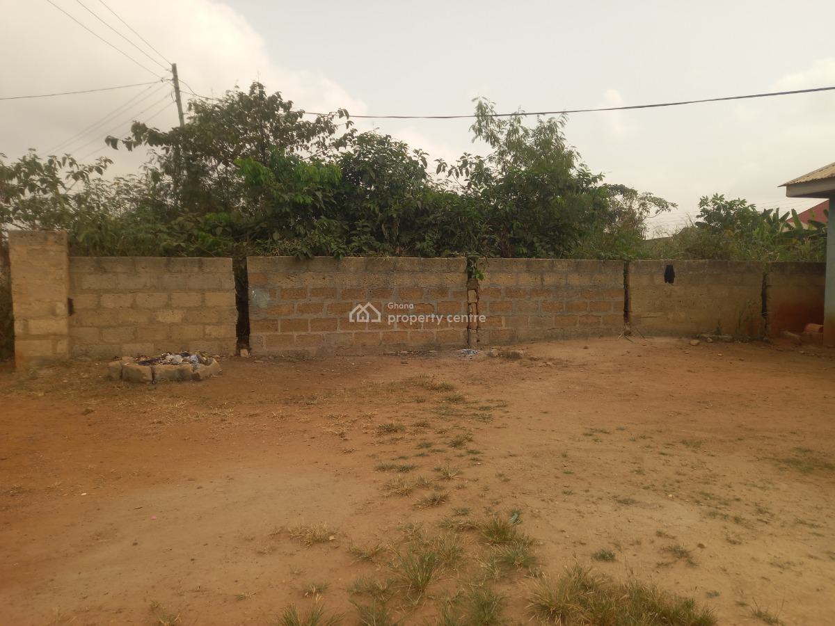 4 Bedrooms    ( 2 Separate Houses), Santasi Trede. on Santasi Anwiankwanta Road, Kumasi Metropolitan, Ashanti, House for Sale