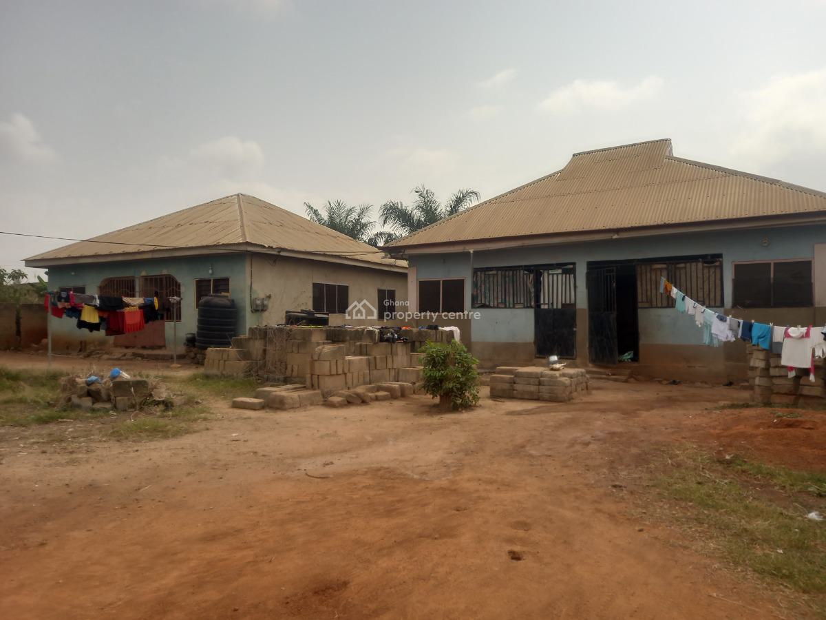 4 Bedrooms    ( 2 Separate Houses), Santasi Trede. on Santasi Anwiankwanta Road, Kumasi Metropolitan, Ashanti, House for Sale