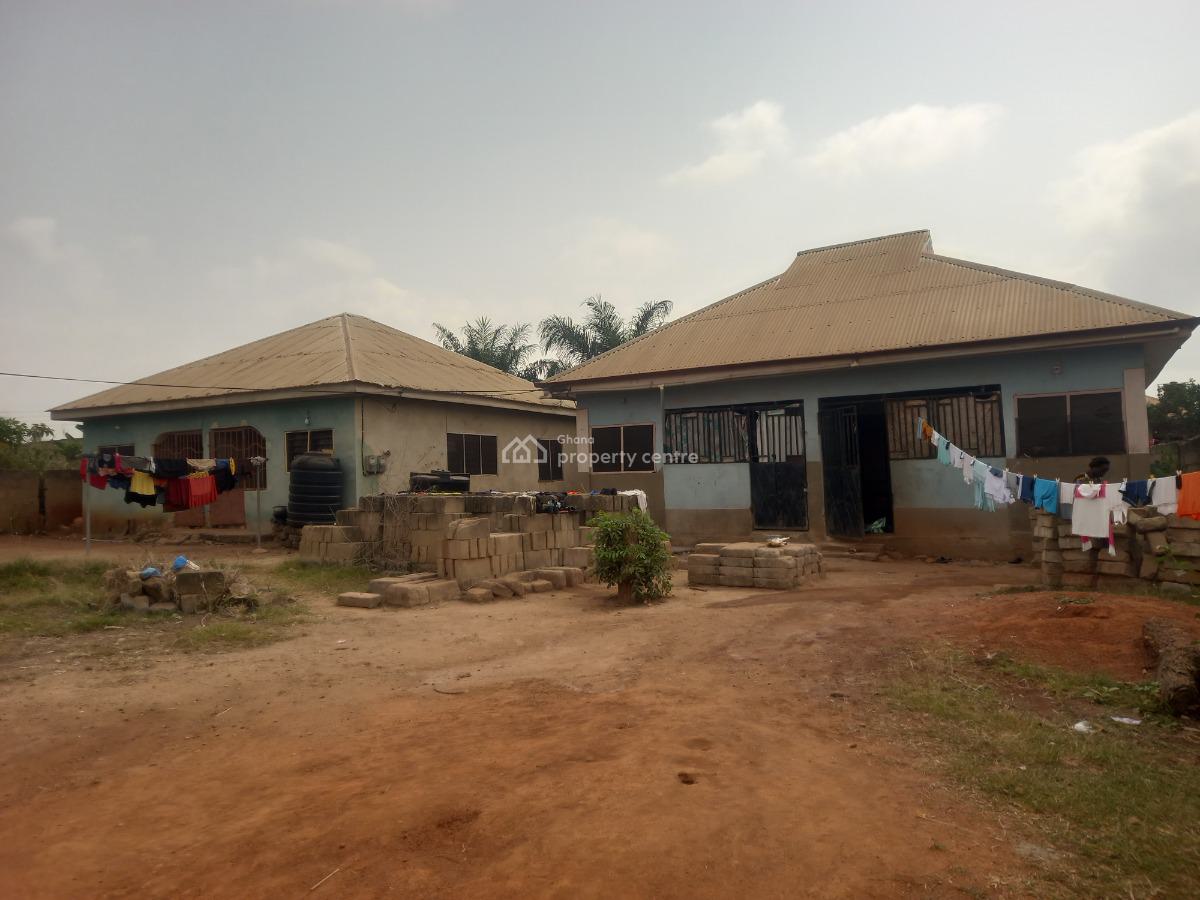 4 Bedrooms    ( 2 Separate Houses), Santasi Trede. on Santasi Anwiankwanta Road, Kumasi Metropolitan, Ashanti, House for Sale
