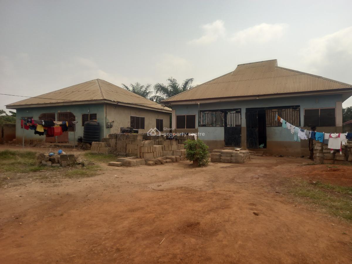 4 Bedrooms    ( 2 Separate Houses), Santasi Trede. on Santasi Anwiankwanta Road, Kumasi Metropolitan, Ashanti, House for Sale