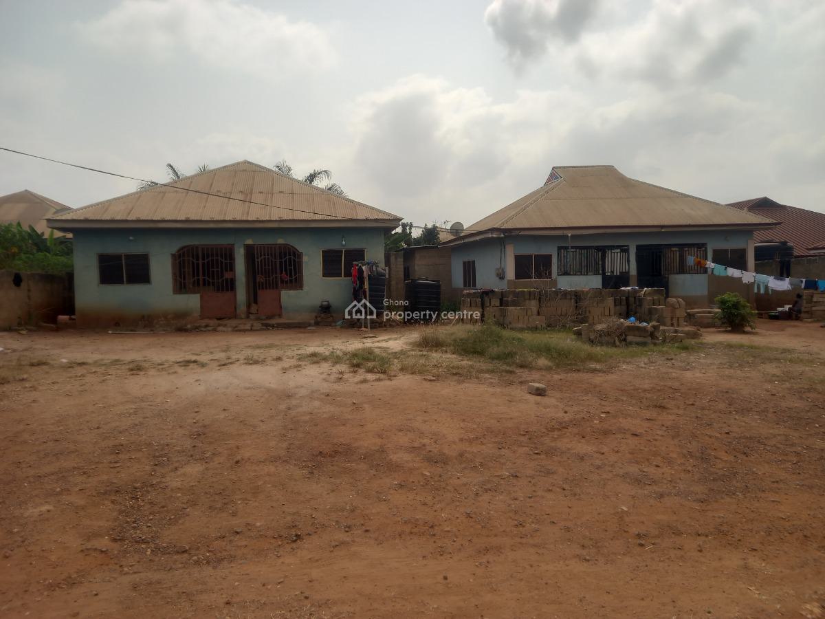 4 Bedrooms    ( 2 Separate Houses), Santasi Trede. on Santasi Anwiankwanta Road, Kumasi Metropolitan, Ashanti, House for Sale
