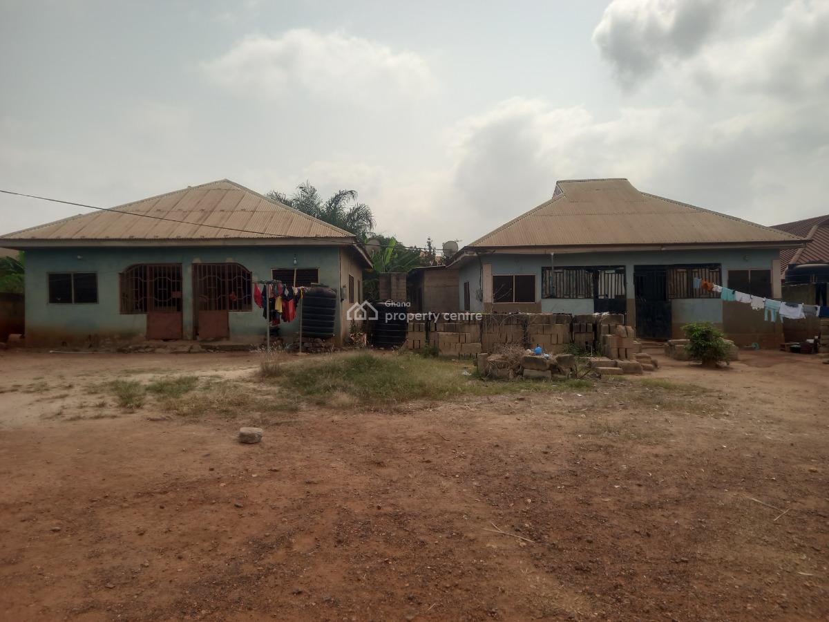 4 Bedrooms    ( 2 Separate Houses), Santasi Trede. on Santasi Anwiankwanta Road, Kumasi Metropolitan, Ashanti, House for Sale