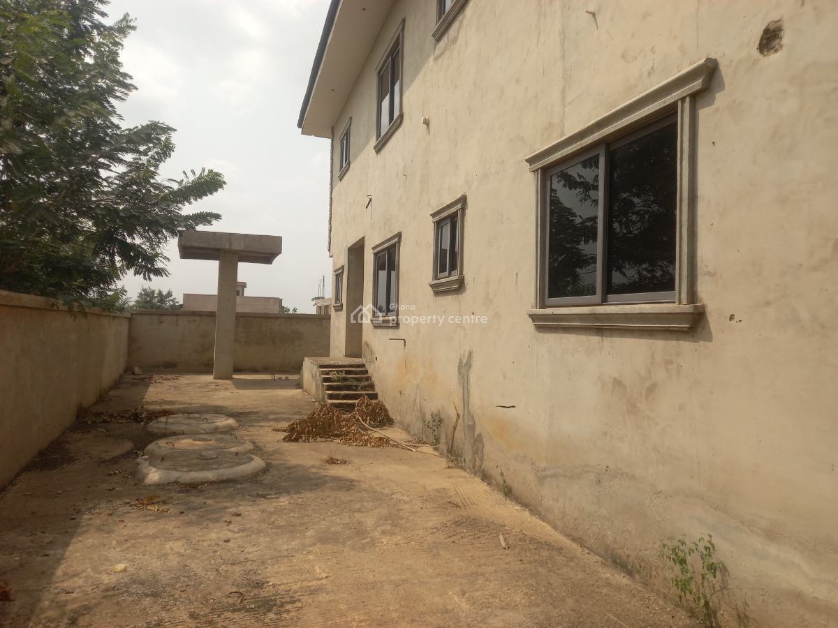 5 Bedrooms, Sokoban Apaaso, on Ahodwo Road., Kumasi Metropolitan, Ashanti, House for Sale