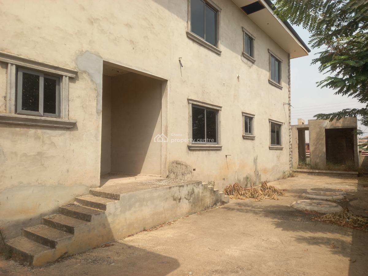 5 Bedrooms, Sokoban Apaaso, on Ahodwo Road., Kumasi Metropolitan, Ashanti, House for Sale