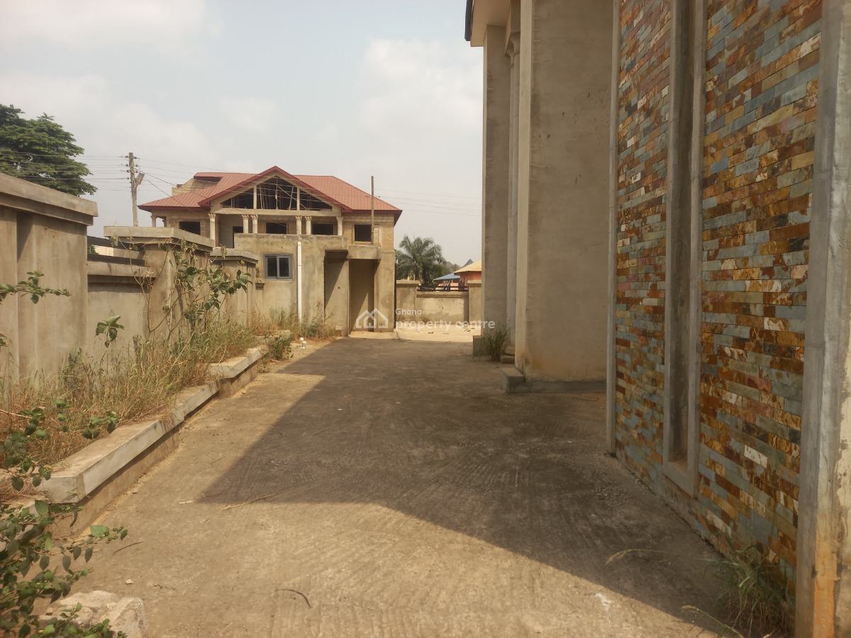 5 Bedrooms, Sokoban Apaaso, on Ahodwo Road., Kumasi Metropolitan, Ashanti, House for Sale